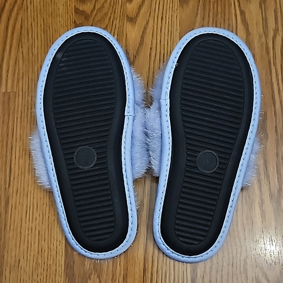 Victoria's Secret Fluffy Crossover Slide Slippers/ Small - Picture 4 of 8